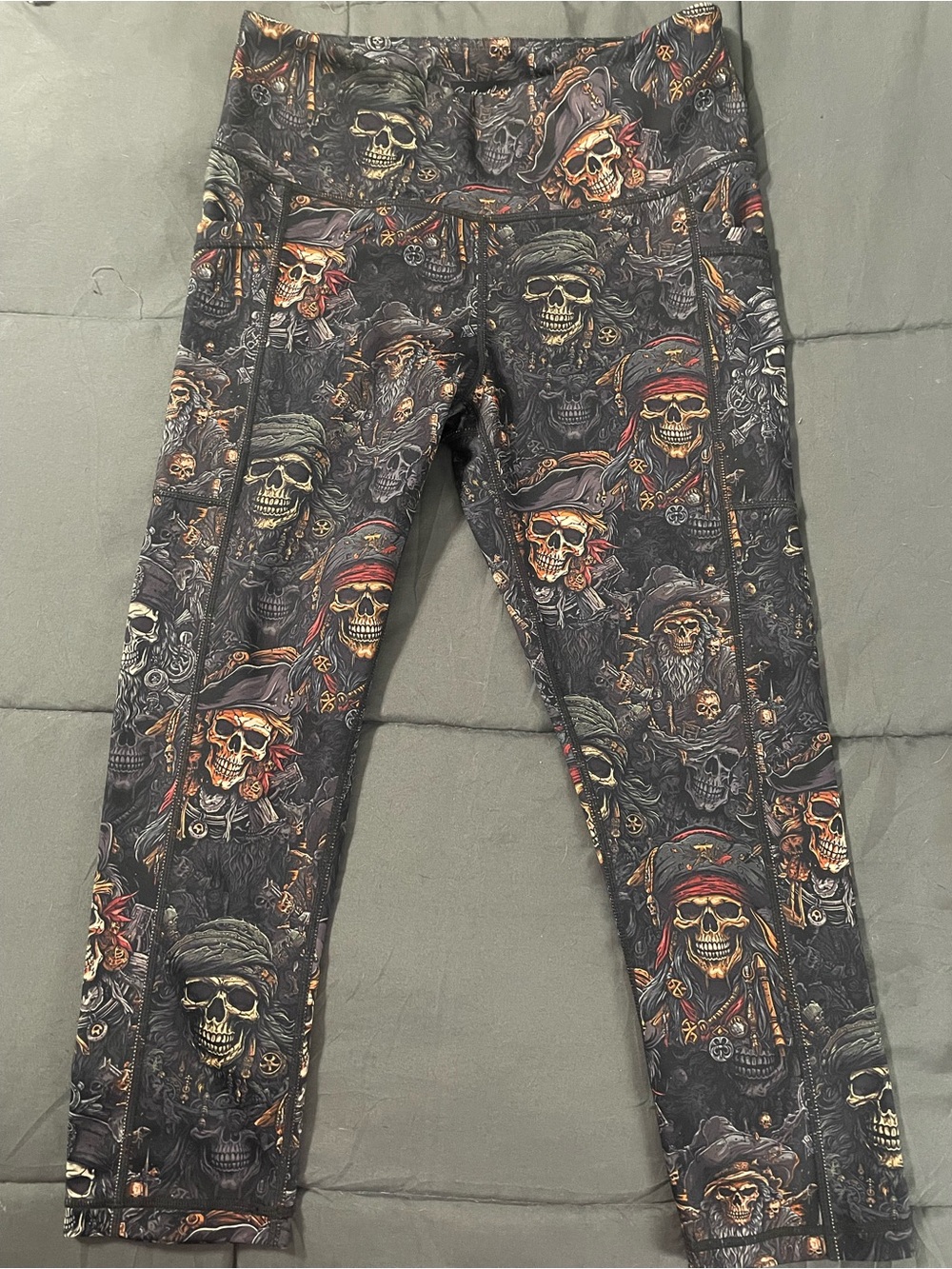 CVG Pirates Booty Capri Leggings XS